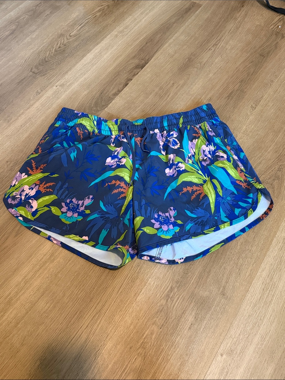 Columbia Navy Blue Tropical Floral Women's Athletic Shorts large -1